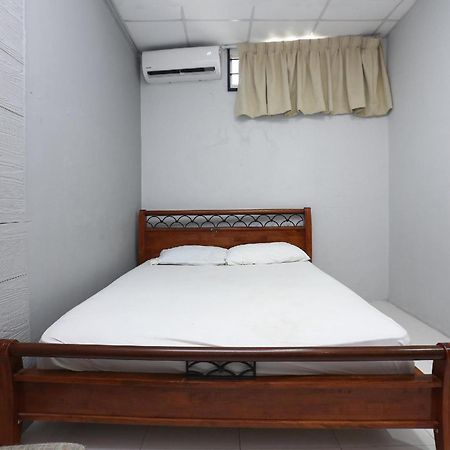 Spot On 89796 D'Noor Budget Inn Кота Бару Екстериор снимка
