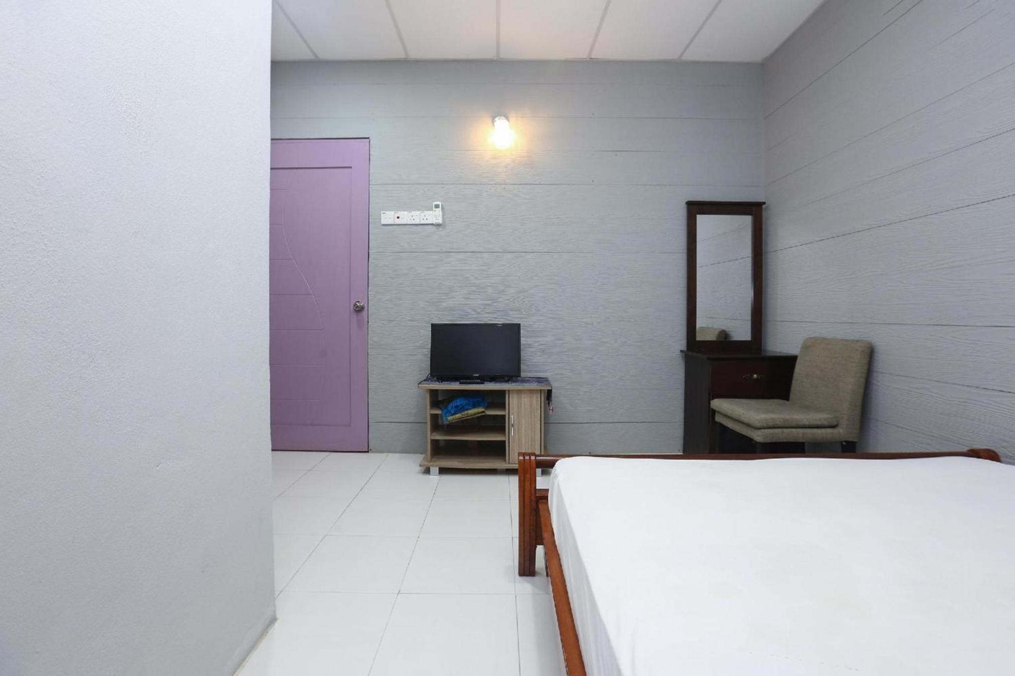 Spot On 89796 D'Noor Budget Inn Кота Бару Екстериор снимка