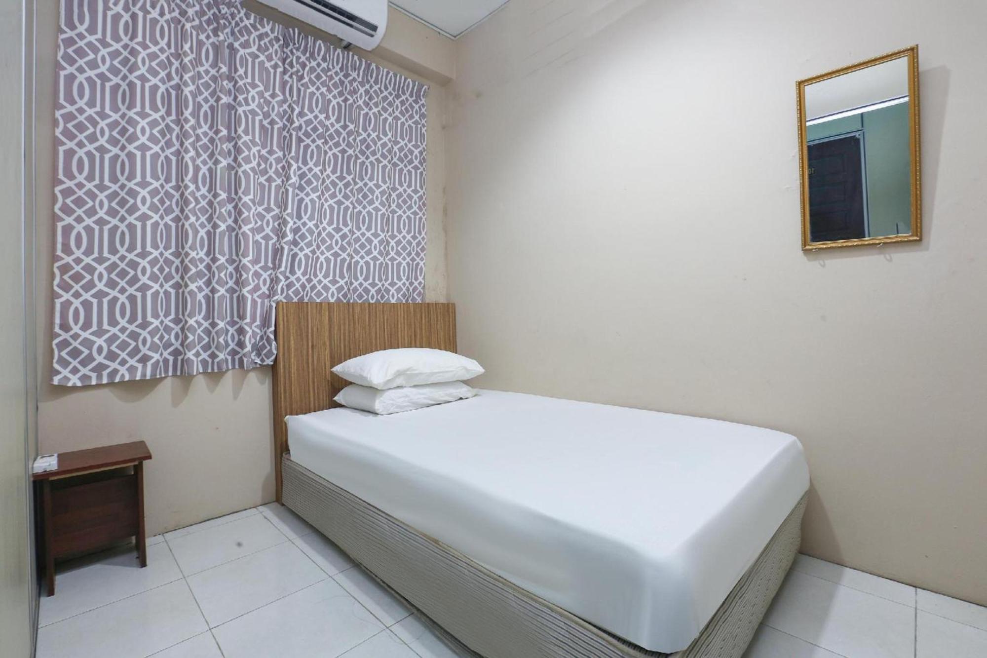 Spot On 89796 D'Noor Budget Inn Кота Бару Екстериор снимка