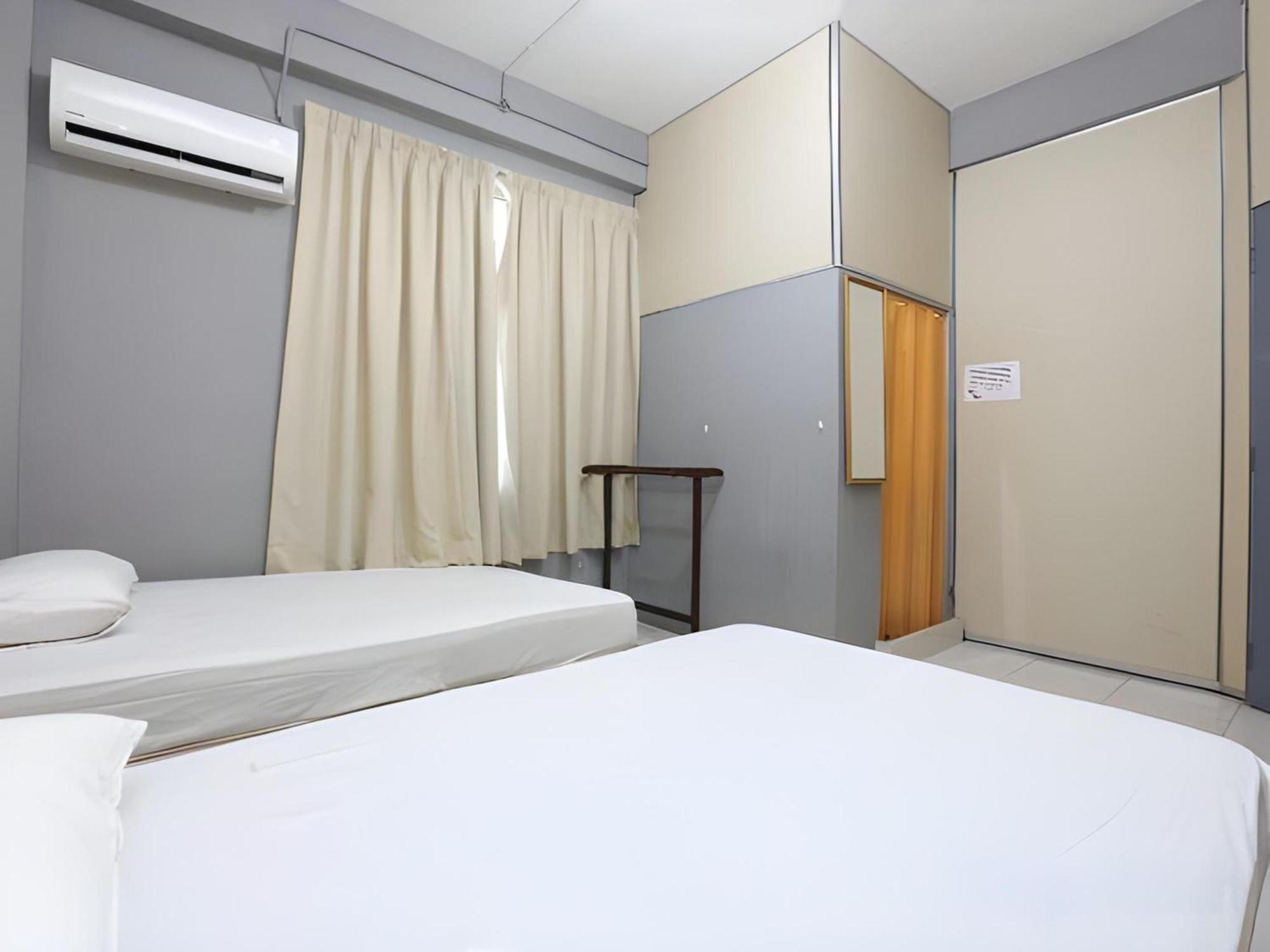 Spot On 89796 D'Noor Budget Inn Кота Бару Екстериор снимка