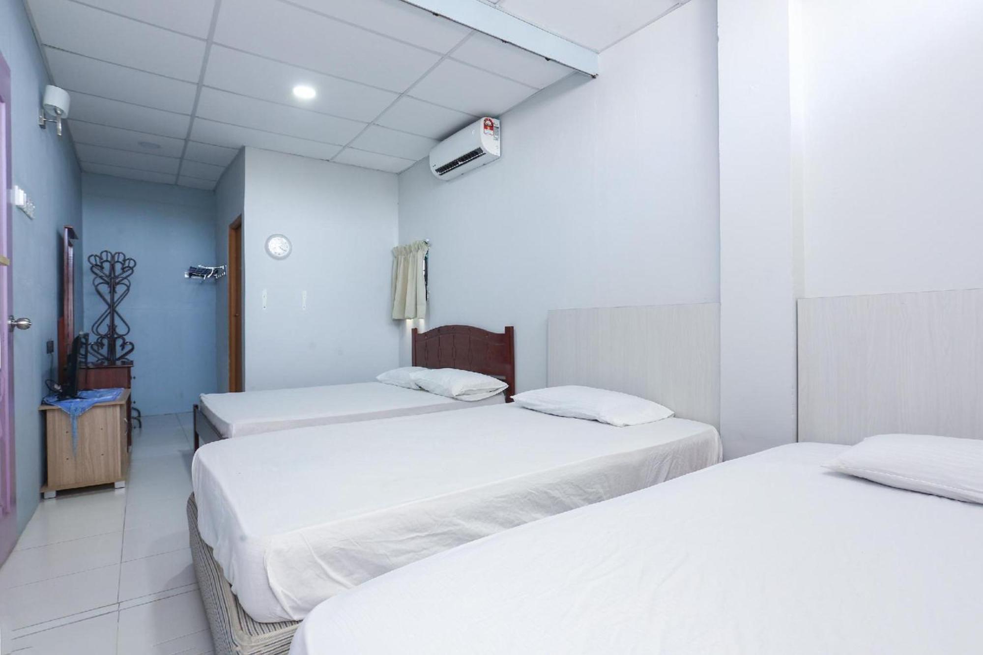 Spot On 89796 D'Noor Budget Inn Кота Бару Екстериор снимка