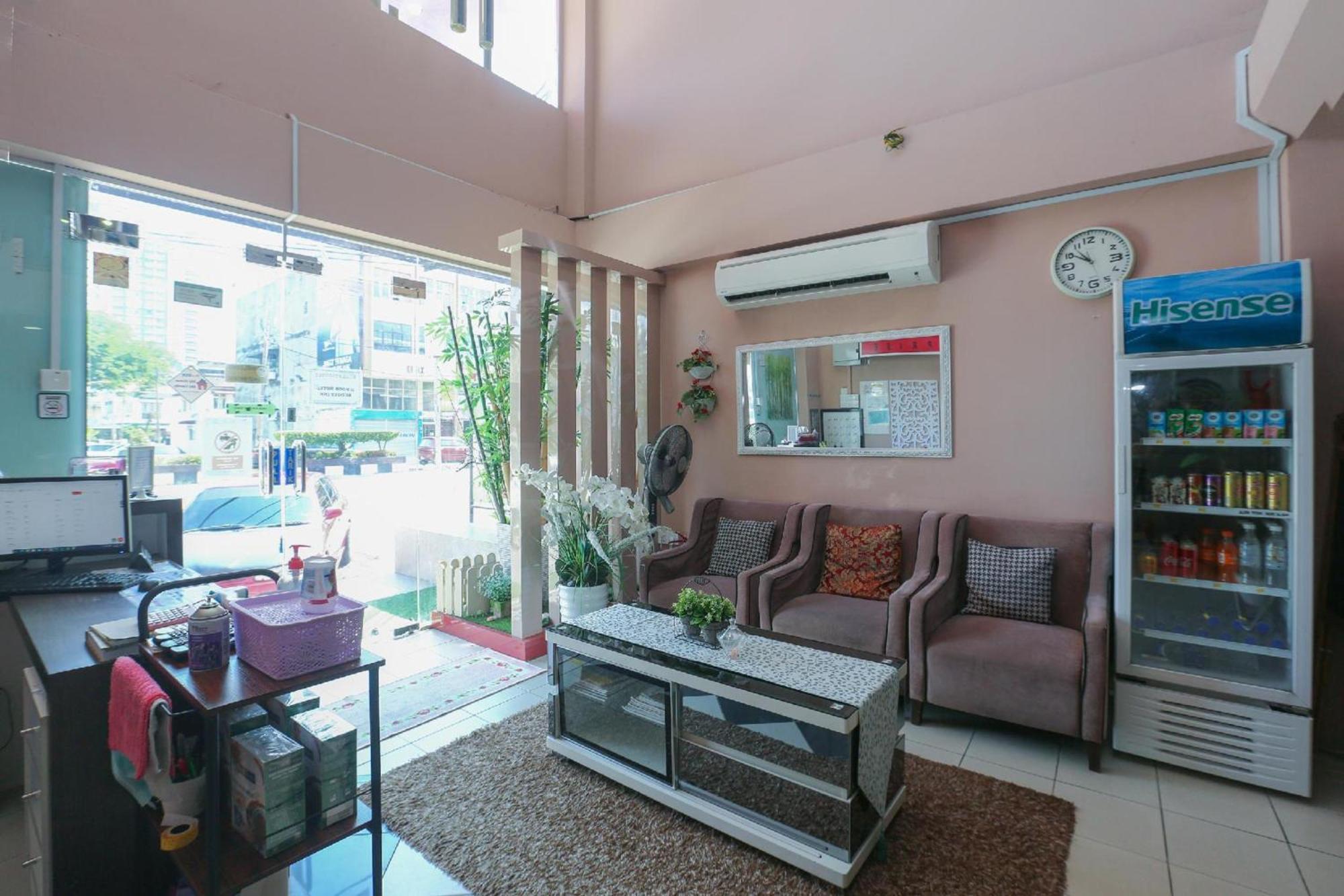 Spot On 89796 D'Noor Budget Inn Кота Бару Екстериор снимка